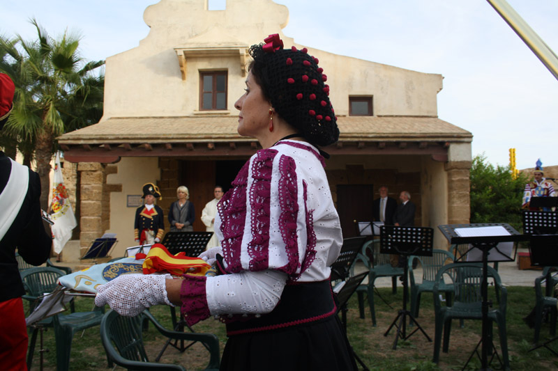 Carmen Toscano portó la bandera de 1812